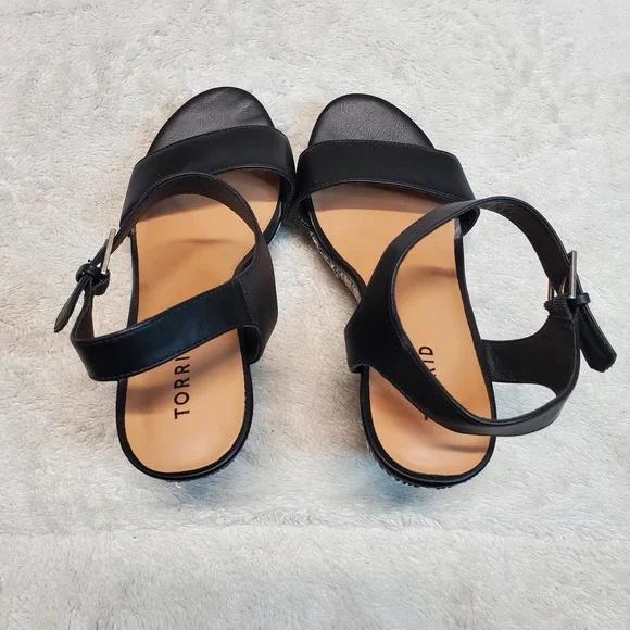 a Wide - Picture 4 of 10